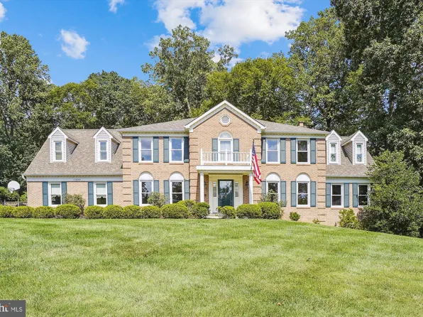 11689 Hollyview Dr, Great Falls, VA 22066