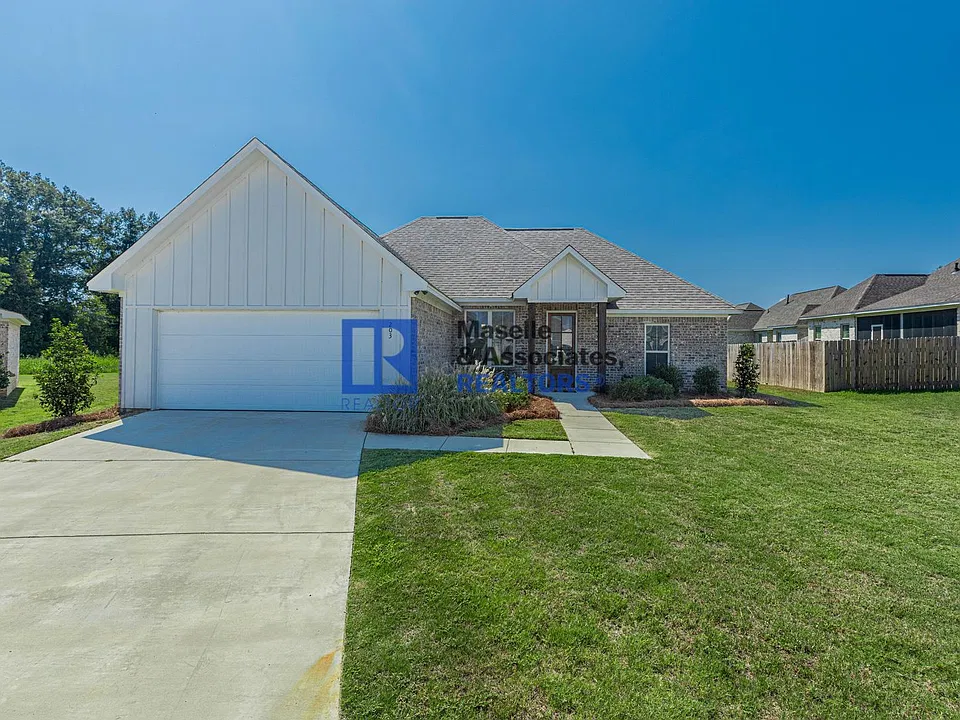 203 Silver Maple Pl
