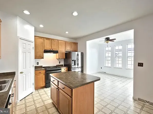 1193 Ledge Dr, York, PA 17408