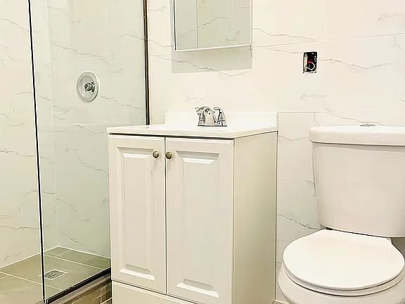 4th image of 200-12 32nd Ave #2F