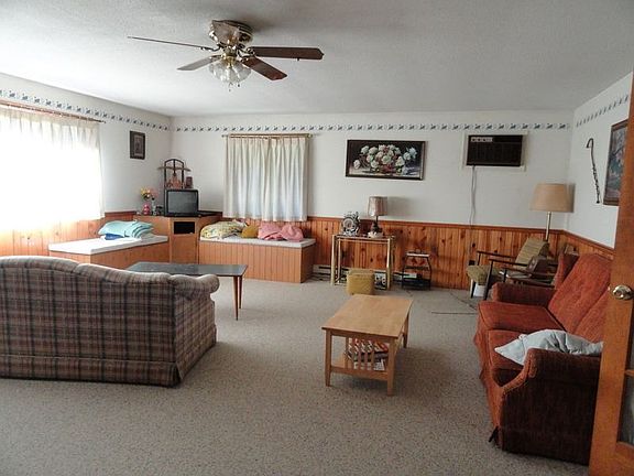 Spacious living room