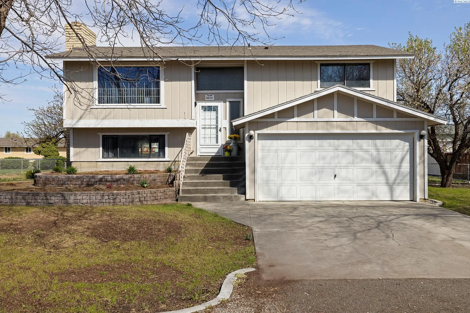 4613 W Marie St photo 1