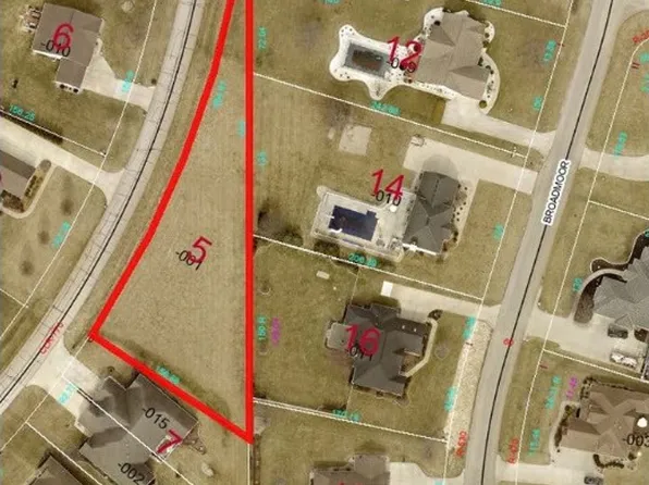 5 S Country Club Rd, Mattoon, IL 61938