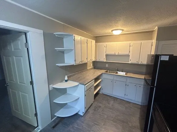 840 S Pinecrest St, Wichita, KS 67218