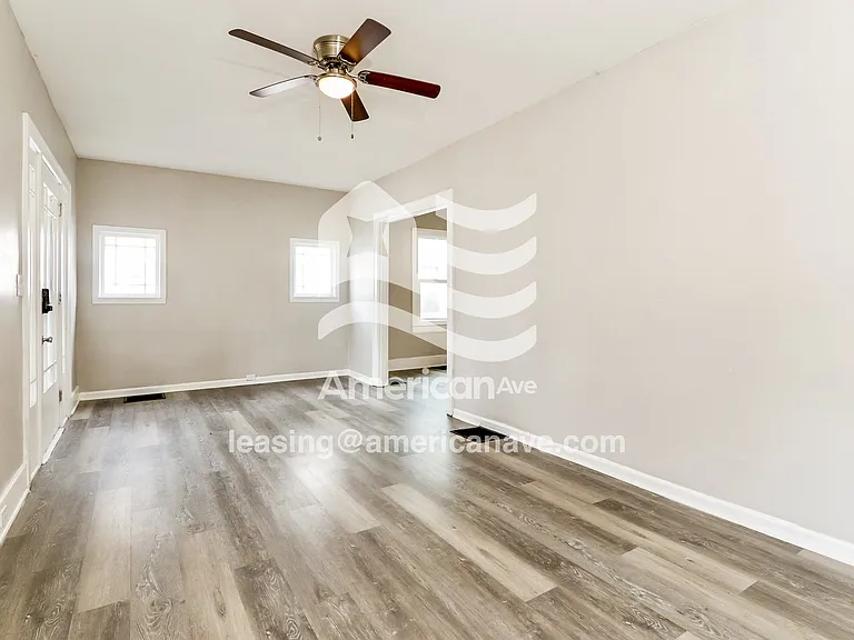 636651_006_living_room_6.jpg