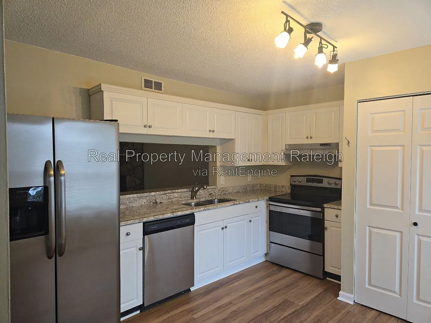 3 bed, 1.5 bath, 1253 sqft, $1,600 — Photo 2