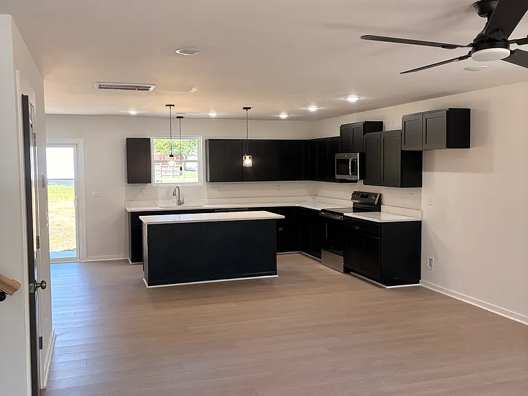 213 N Florida Ave — Photo 6