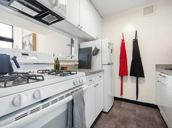 153 East 32nd Street image 9 of 27