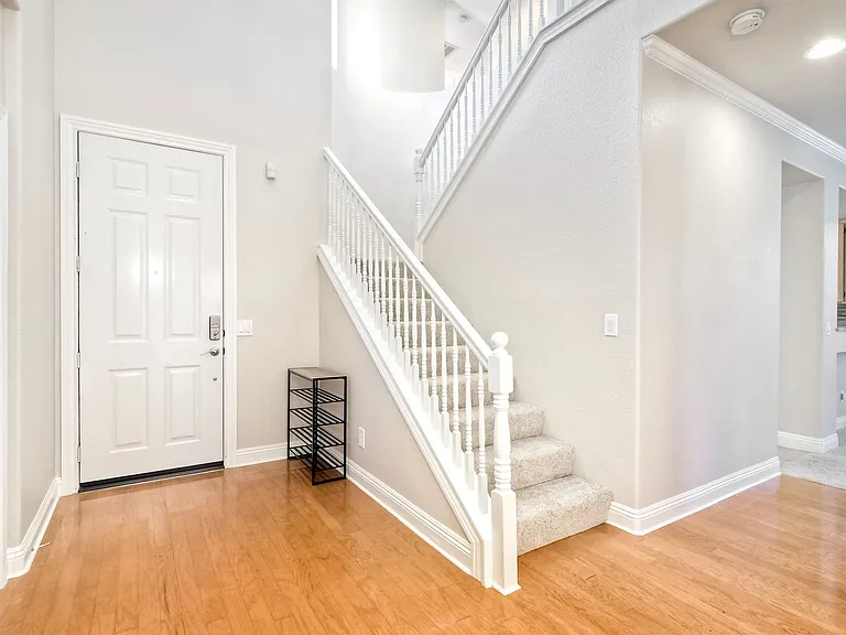 504 Peach Way #1 — Photo 3