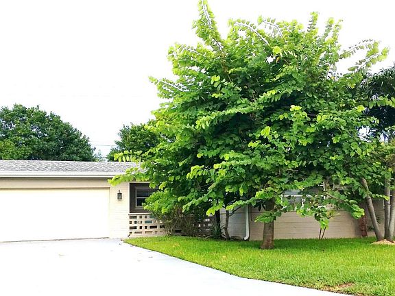 3rd image of 351 S Lakeside Dr