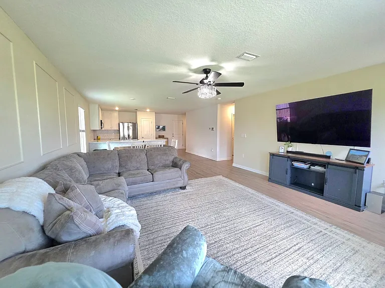 4639 Carlstrom Ln — Photo 6