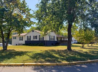 402 Riverside Dr, Clinton, TN 37716