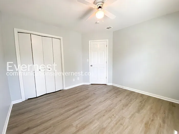 1104 E Pineview St — Photo 12