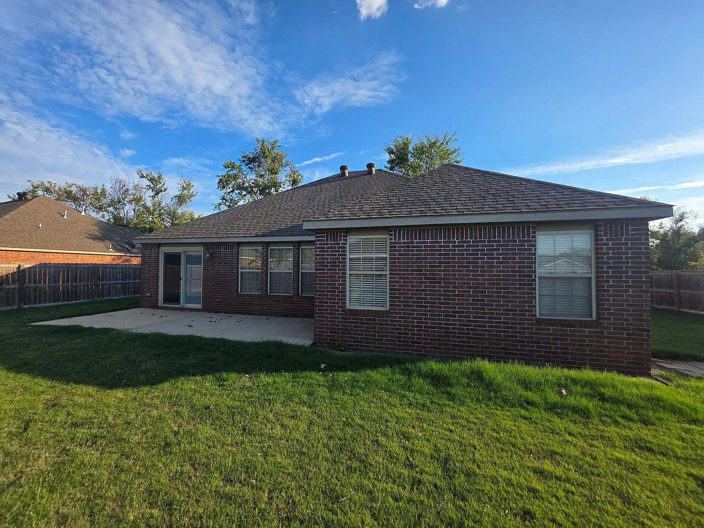 Nice 3 bedroom 2 bath home — Photo 2