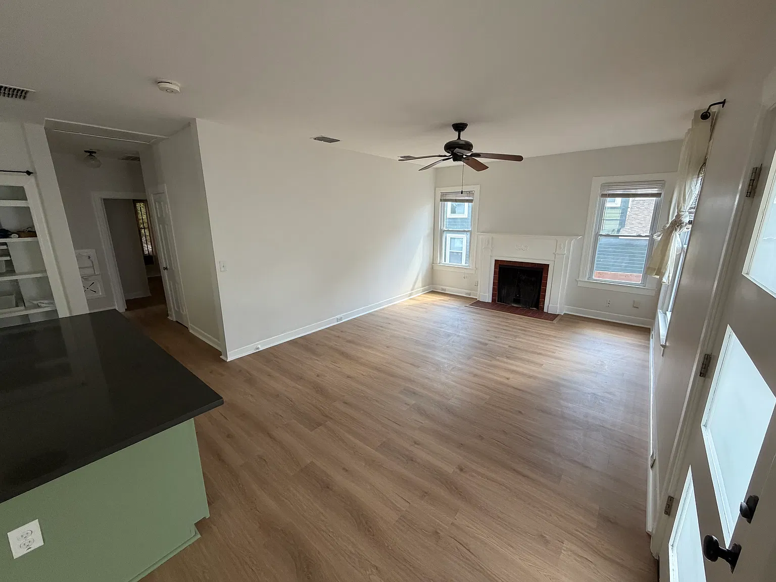 3 bed, 1152 sqft, $2,950 — Photo 2