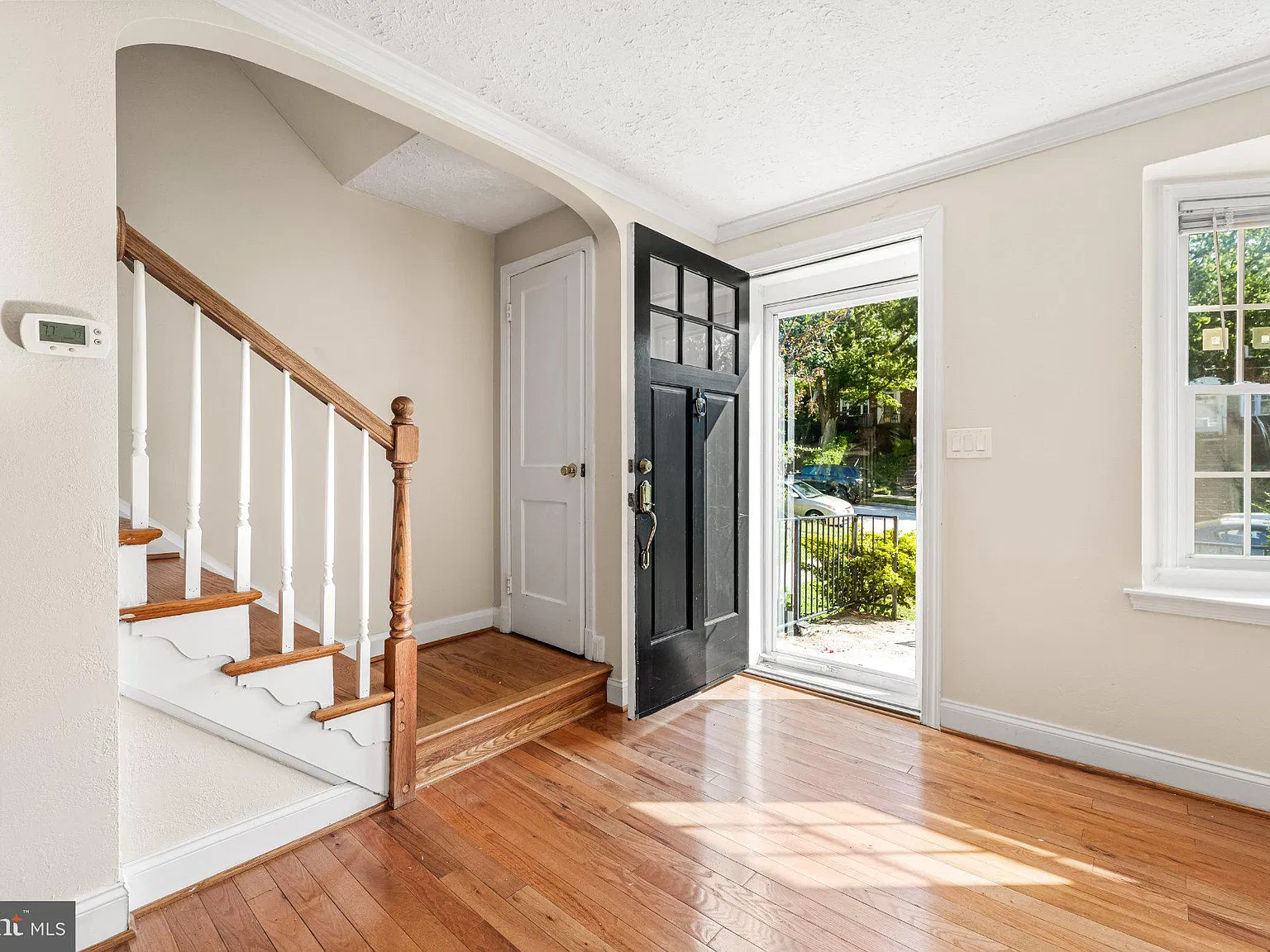 3 bed, 2.0 bath, 1216 sqft, $2,500 — Photo 3
