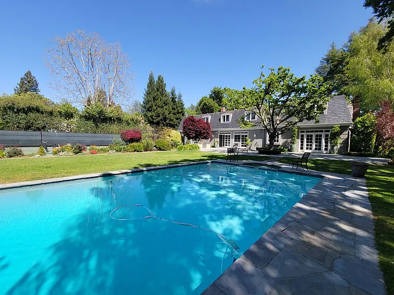 345 Selby Ln — Photo 23