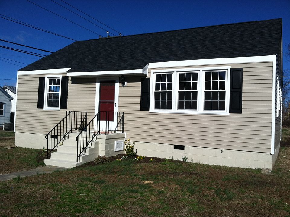 1st image of 4304 1st St