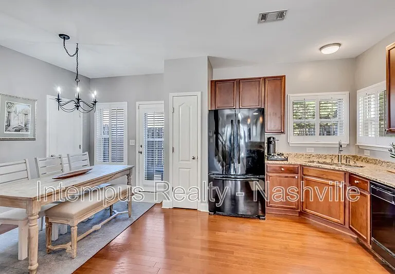 1128 Woodbury Falls Ct — Photo 8
