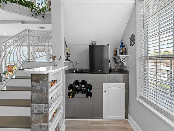 4th image of 29 Garden Bay Ct