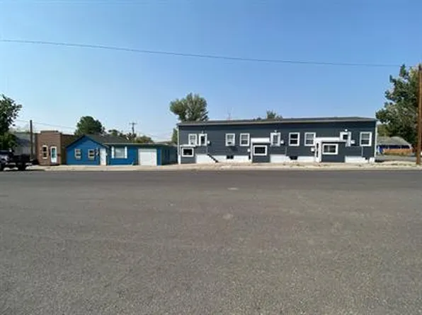 124 7th St, Rawlins, WY 82301