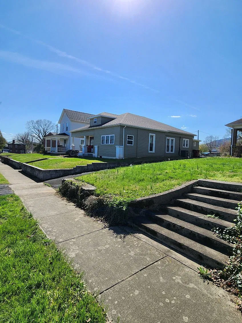 3 bed, 1363 sqft, $1,900 — Photo 4