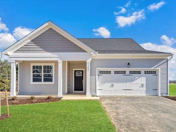 7380 Kings Pointe Dr, Fairlawn, VA 24141