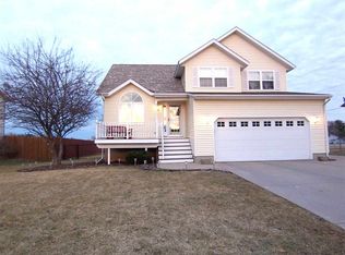 224 Briargate Dr, Colona, IL 61241
