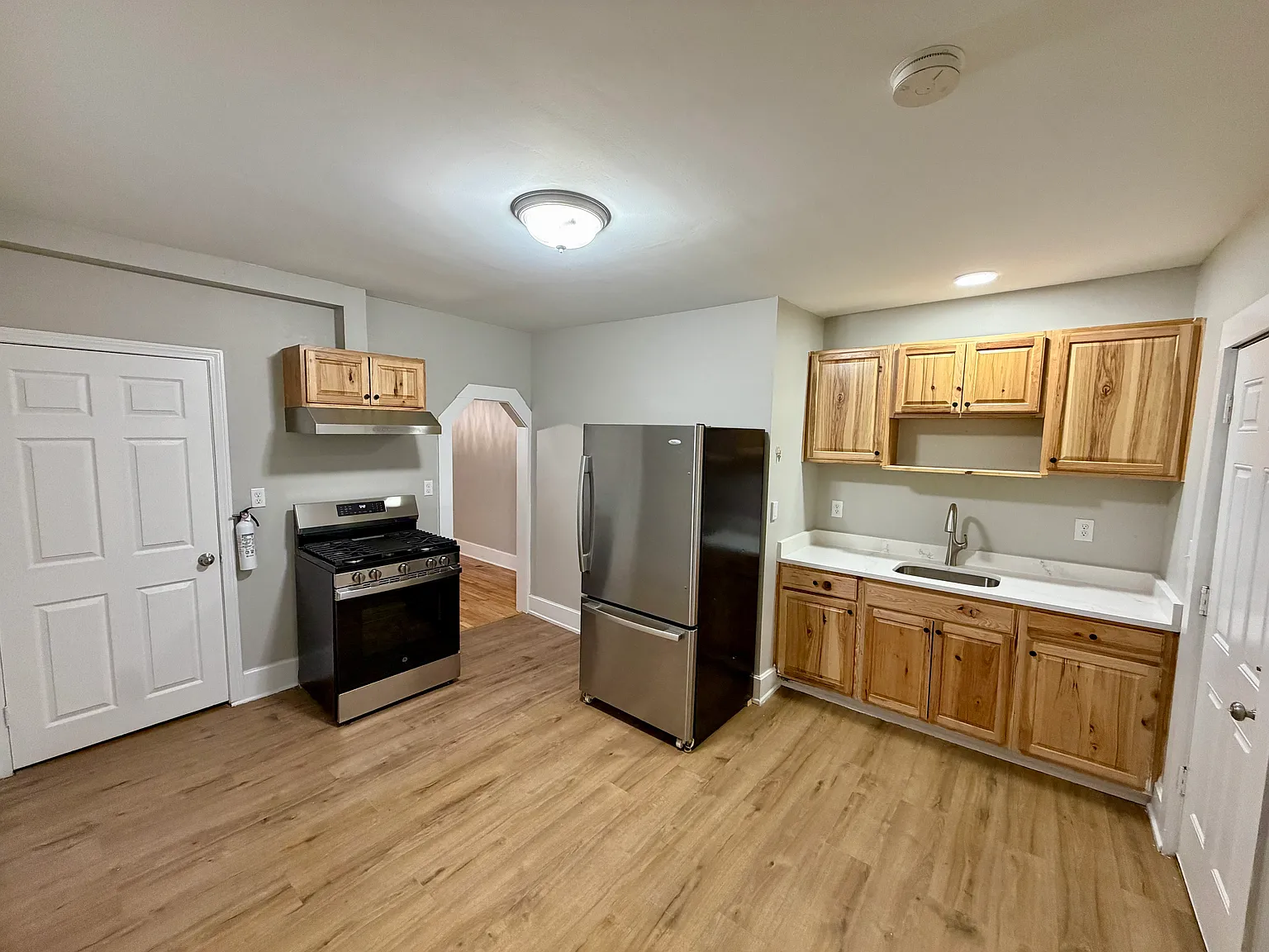 2 bed, 990 sqft, $2,300 — Photo 3