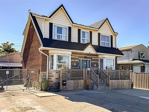 3rd image of 548 Beach Rd