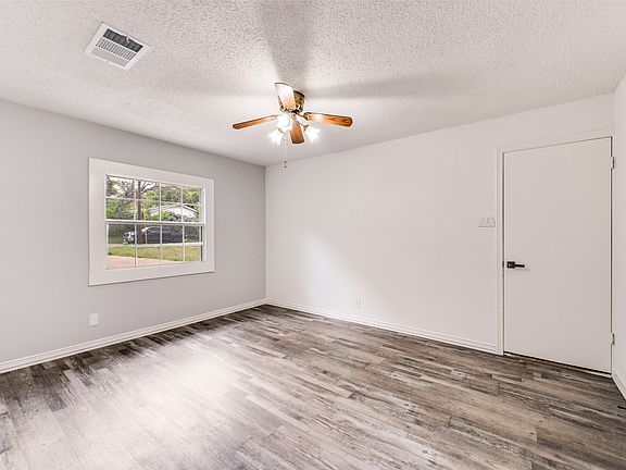 5th image of 2513 Janice Ln