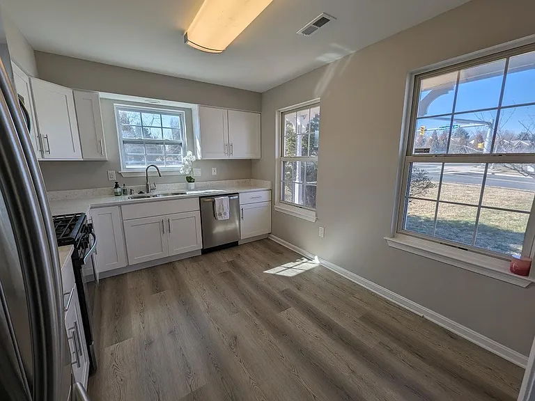 5861 Riverside Dr — Photo 3