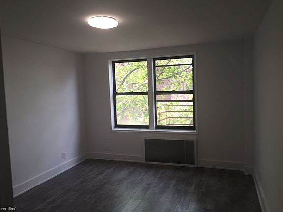 5th image of 13219 Sanford Ave