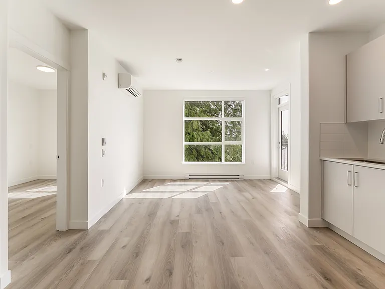 2762 Lonsdale Ave — Photo 51