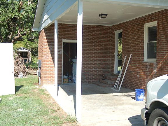 3rd image of 2334 Brock Ave