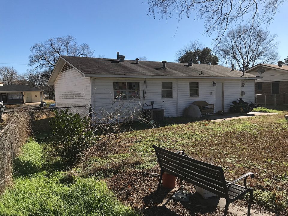 2nd image of 1415 Gardenia St