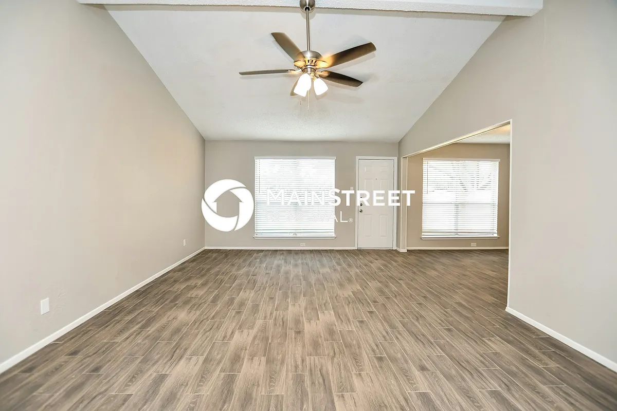 Living Room - 1601 Chapman Dr
