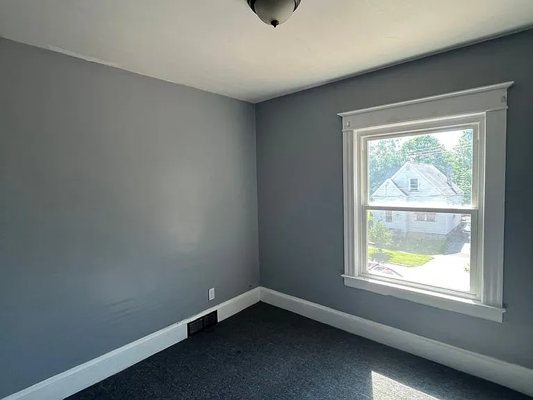 18 Robin St — Photo 21