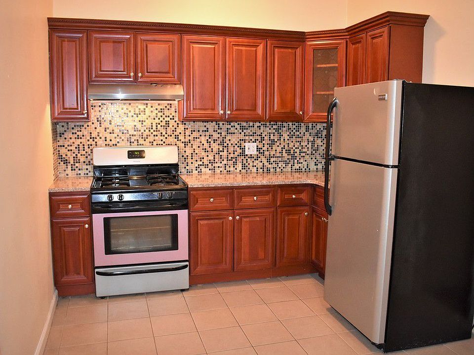 1st image of 2314 29th Ave APT 2R