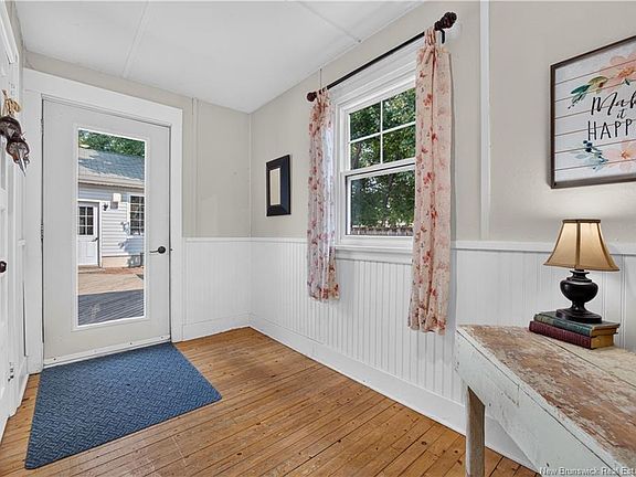 5th image of 260 Radio St