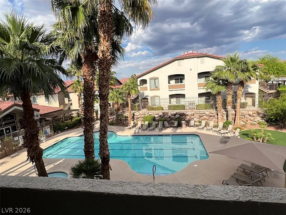 2305 W Horizon Ridge Pkwy #521