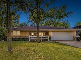 900 Ruth Dr, Elgin, IL 60123