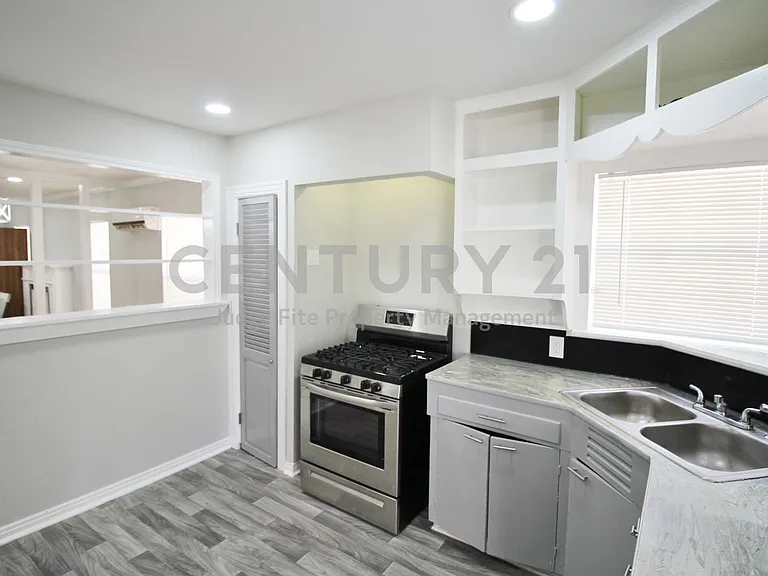 3427 Kinmore St — Photo 8
