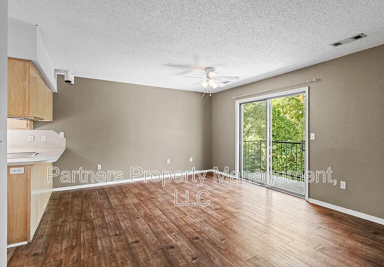 1621 N Leverett Ave #7 — Photo 2