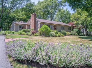 1 Hillcrest Rd, Bedford, MA 01730