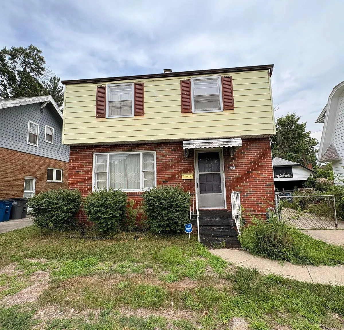 1946 Oakwood Avenue — Photo 1