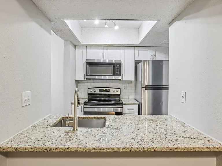 Lamar Place Apartments — Photo 73