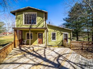 2038 Lakeview Dr, Byrdstown, TN 38549