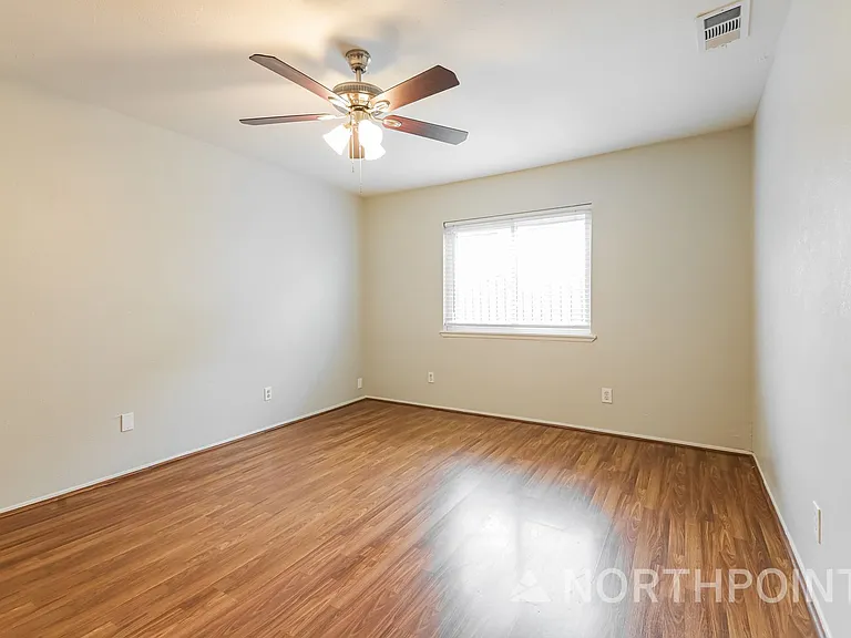 3464 Livingston Ln — Photo 9
