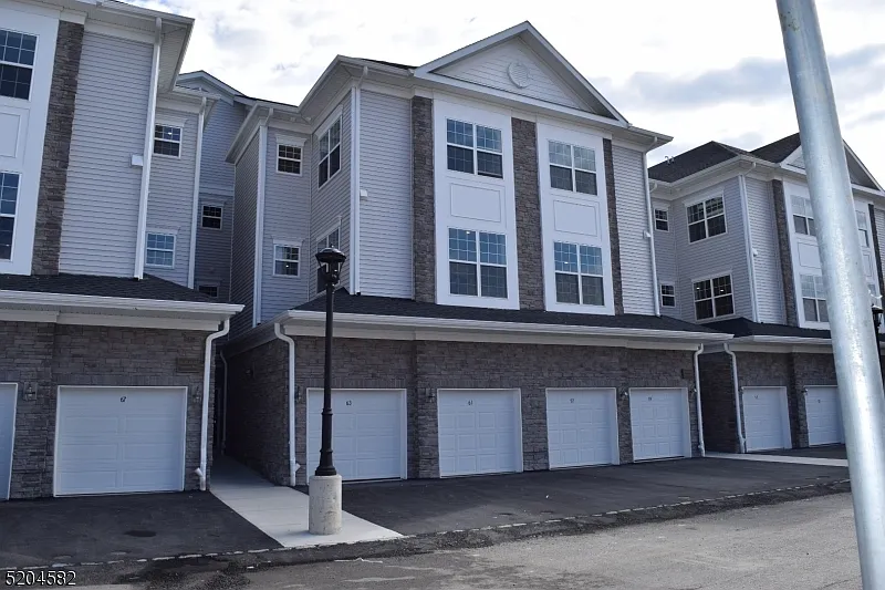 Building Photo - 67 Veterans Way